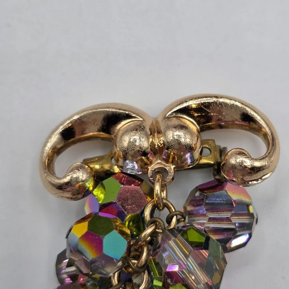 Vintage Grape Cluster Brooch Pin Gold Tone Iridescent Crystal Dangle Chandelier‎